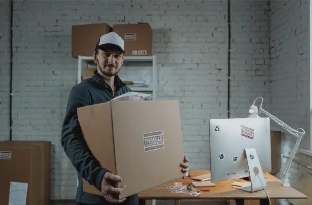 Discover how to choose the right last-mile delivery technology for your business to optimize operations, and meet customer expectations in a competitive market.